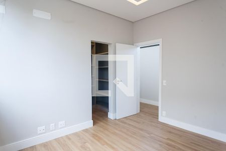 Casa de condomínio à venda com 453m², 4 quartos e 4 vagas Casa de condomínio à venda com 453m², 4 quartos e 4 vagassuite 3