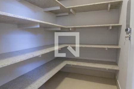 Casa de condomínio à venda com 453m², 4 quartos e 4 vagas Casa de condomínio à venda com 453m², 4 quartos e 4 vagasDespensa