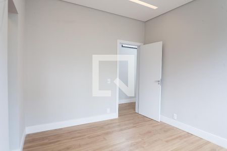 Casa de condomínio à venda com 453m², 4 quartos e 4 vagas Casa de condomínio à venda com 453m², 4 quartos e 4 vagassuite 2