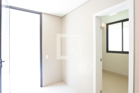 Casa de condomínio à venda com 453m², 4 quartos e 4 vagas Casa de condomínio à venda com 453m², 4 quartos e 4 vagasÁrea de Serviço