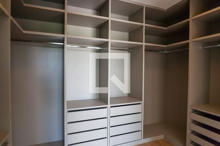 Casa de condomínio à venda com 453m², 4 quartos e 4 vagas Casa de condomínio à venda com 453m², 4 quartos e 4 vagascloset suite master