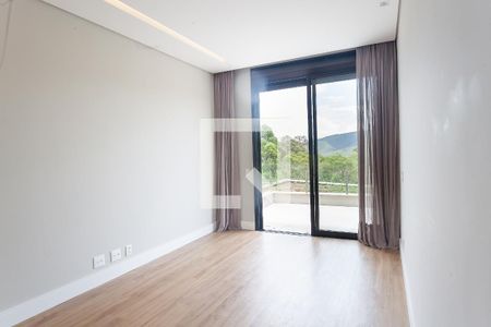 Casa de condomínio à venda com 453m², 4 quartos e 4 vagas Casa de condomínio à venda com 453m², 4 quartos e 4 vagassuite master