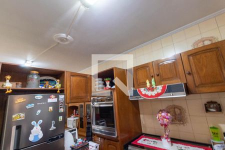 Casa à venda com 212m², 4 quartos e 4 vagas Casa à venda com 212m², 4 quartos e 4 vagasCozinha - Armários
