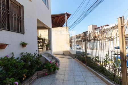Casa à venda com 212m², 4 quartos e 4 vagas Casa à venda com 212m², 4 quartos e 4 vagasQuintal