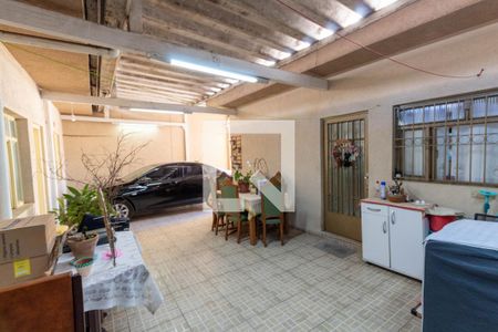 Casa à venda com 212m², 4 quartos e 4 vagas Casa à venda com 212m², 4 quartos e 4 vagasQuintal