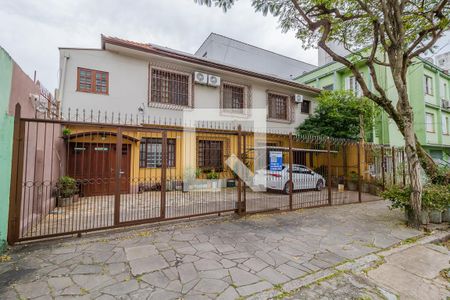 Casa à venda com 285m², 3 quartos e 6 vagas Casa à venda com 285m², 3 quartos e 6 vagasFachada