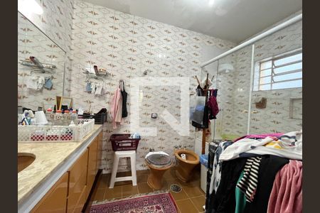 Casa à venda com 300m², 4 quartos e 5 vagasBanheiro da Suíte 1