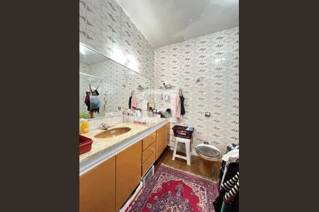 Casa à venda com 300m², 4 quartos e 5 vagasBanheiro da Suíte 1