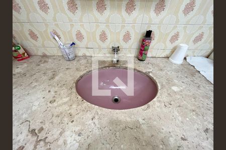 Casa à venda com 300m², 4 quartos e 5 vagasBanheiro da Suíte 2