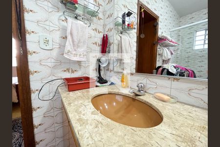 Casa à venda com 300m², 4 quartos e 5 vagasBanheiro da Suíte 1