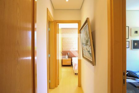 Corredor de apartamento para alugar com 3 quartos, 90m² em Lourdes, Belo Horizonte