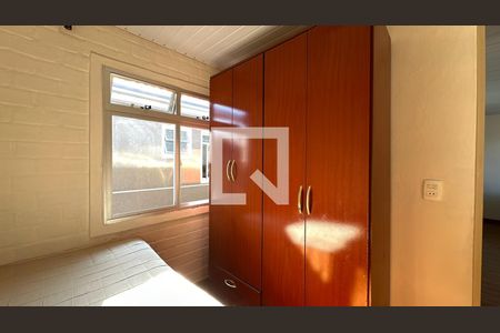 Quarto 1 de apartamento para alugar com 2 quartos, 36m² em São Braz, Curitiba