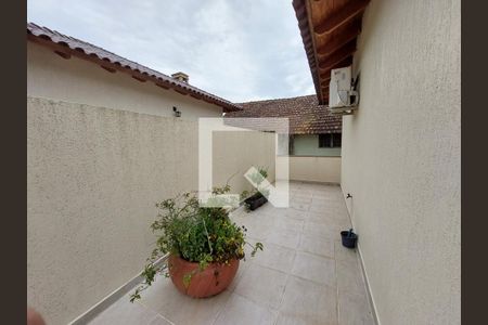 Casa à venda com 178m², 3 quartos e 2 vagas Casa à venda com 178m², 3 quartos e 2 vagasTerraço