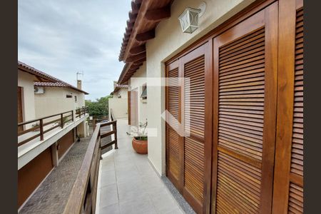 Casa à venda com 178m², 3 quartos e 2 vagas Casa à venda com 178m², 3 quartos e 2 vagasTerraço