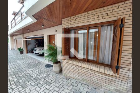 Casa à venda com 178m², 3 quartos e 2 vagas Casa à venda com 178m², 3 quartos e 2 vagasÁrea Externa
