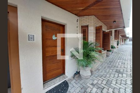 Casa à venda com 178m², 3 quartos e 2 vagas Casa à venda com 178m², 3 quartos e 2 vagasÁrea Externa