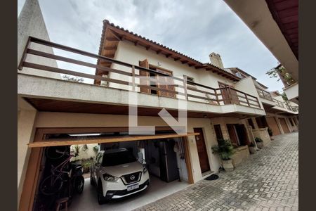 Casa à venda com 178m², 3 quartos e 2 vagas Casa à venda com 178m², 3 quartos e 2 vagasÁrea Externa