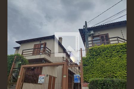 Casa à venda com 178m², 3 quartos e 2 vagas Casa à venda com 178m², 3 quartos e 2 vagasFachada