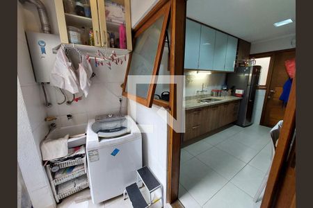 Casa à venda com 178m², 3 quartos e 2 vagas Casa à venda com 178m², 3 quartos e 2 vagasQuintal e Área de Serviço