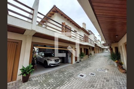 Casa à venda com 178m², 3 quartos e 2 vagas Casa à venda com 178m², 3 quartos e 2 vagasÁrea Externa