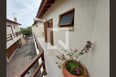 Casa à venda com 178m², 3 quartos e 2 vagas Casa à venda com 178m², 3 quartos e 2 vagasTerraço