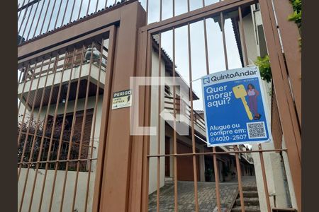 Casa à venda com 178m², 3 quartos e 2 vagas Casa à venda com 178m², 3 quartos e 2 vagasFachada