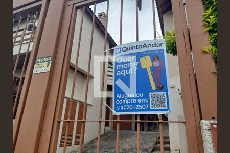 Casa à venda com 178m², 3 quartos e 2 vagas Casa à venda com 178m², 3 quartos e 2 vagasFachada