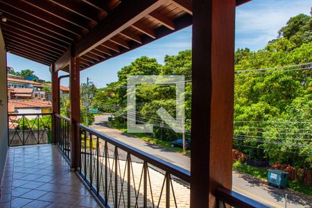 Casa à venda com 250m², 3 quartos e 4 vagas Casa à venda com 250m², 3 quartos e 4 vagasVARANDA DA SUITE