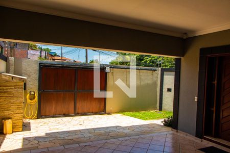 Casa à venda com 250m², 3 quartos e 4 vagas Casa à venda com 250m², 3 quartos e 4 vagasÁREA EXTERNA FRENTE