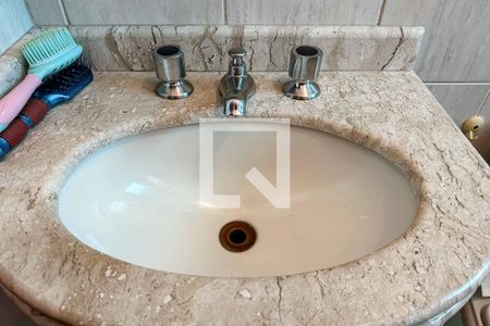 Casa à venda com 200m², 3 quartos e 5 vagasBanheiro 