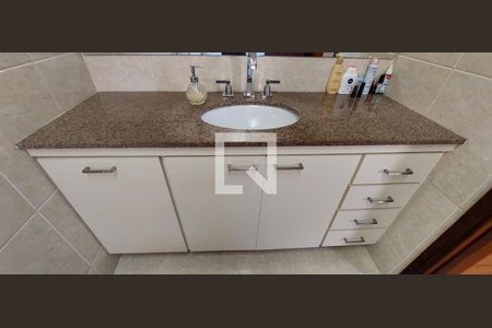 Apartamento à venda com 156m², 5 quartos e 2 vagasBanheiro Quarto 1 suíte