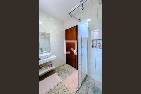 Casa à venda com 140m², 4 quartos e 1 vagaBanheiro