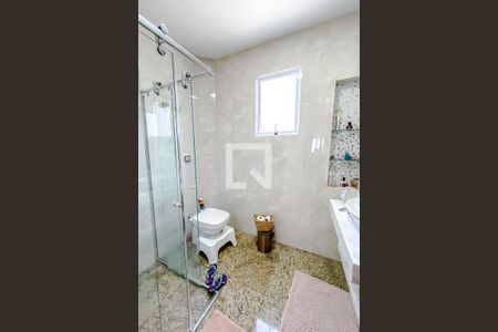 Casa à venda com 140m², 4 quartos e 1 vagaBanheiro