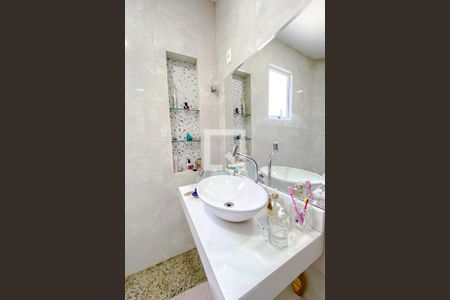 Casa à venda com 140m², 4 quartos e 1 vagaBanheiro