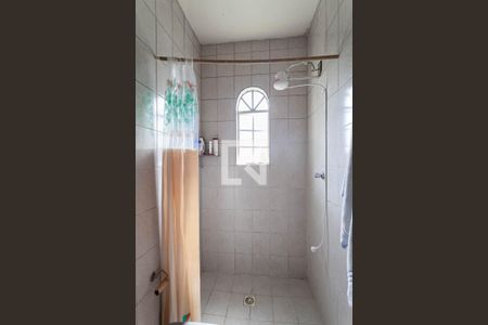 Casa à venda com 244m², 5 quartos e 3 vagas Casa à venda com 244m², 5 quartos e 3 vagasBanheiro da suíte 2