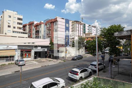 Casa à venda com 244m², 5 quartos e 3 vagas Casa à venda com 244m², 5 quartos e 3 vagasVista do quarto 2