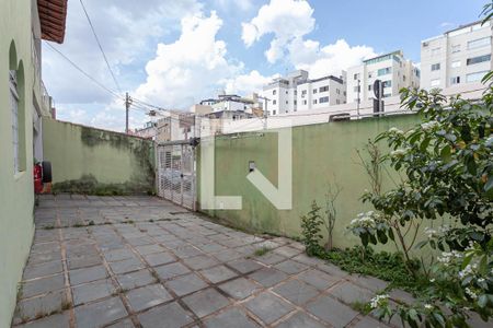 Casa à venda com 244m², 5 quartos e 3 vagas Casa à venda com 244m², 5 quartos e 3 vagasGaragem
