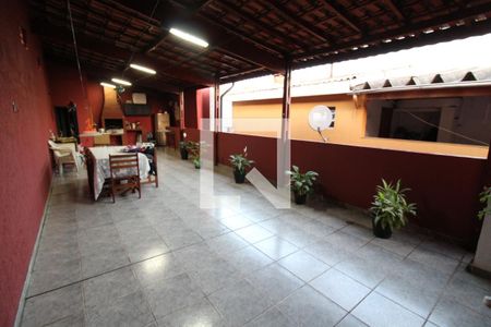 Casa à venda com 200m², 4 quartos e 2 vagasQuintal