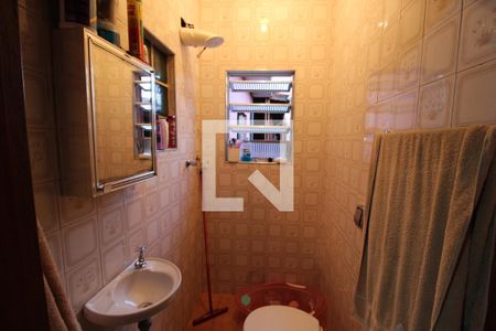 Casa à venda com 200m², 4 quartos e 2 vagasSuite - Banheiro