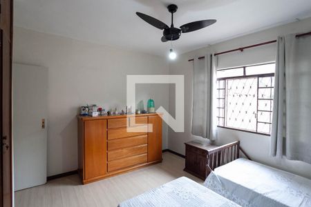 Casa à venda com 243m², 3 quartos e 4 vagas Casa à venda com 243m², 3 quartos e 4 vagasQuarto 1