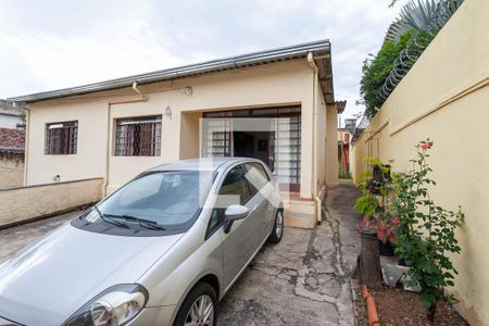 Casa à venda com 243m², 3 quartos e 4 vagas Casa à venda com 243m², 3 quartos e 4 vagasFachada