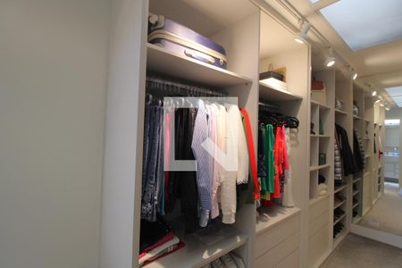 Casa à venda com 250m², 3 quartos e 2 vagasCloset da suíte