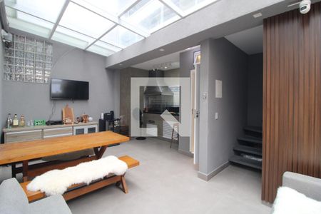 Casa à venda com 250m², 3 quartos e 2 vagasFundos da da casa