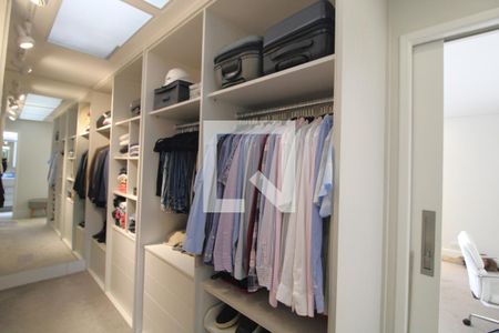 Casa à venda com 250m², 3 quartos e 2 vagasCloset da suíte
