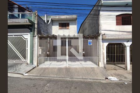 Casa à venda com 75m², 3 quartos e 2 vagas Casa à venda com 75m², 3 quartos e 2 vagasFachada