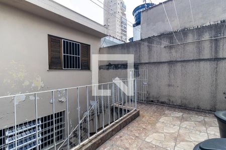 Casa à venda com 180m², 3 quartos e 2 vagas Casa à venda com 180m², 3 quartos e 2 vagasTerraço