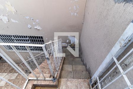 Casa à venda com 180m², 3 quartos e 2 vagas Casa à venda com 180m², 3 quartos e 2 vagasEscada