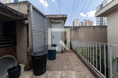 Casa à venda com 180m², 3 quartos e 2 vagas Casa à venda com 180m², 3 quartos e 2 vagasTerraço