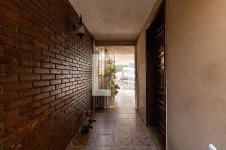 Casa à venda com 180m², 3 quartos e 2 vagas Casa à venda com 180m², 3 quartos e 2 vagasCorredor Lateral - Entrada