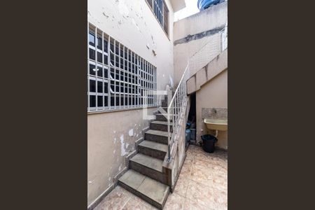 Casa à venda com 180m², 3 quartos e 2 vagas Casa à venda com 180m², 3 quartos e 2 vagasEscada